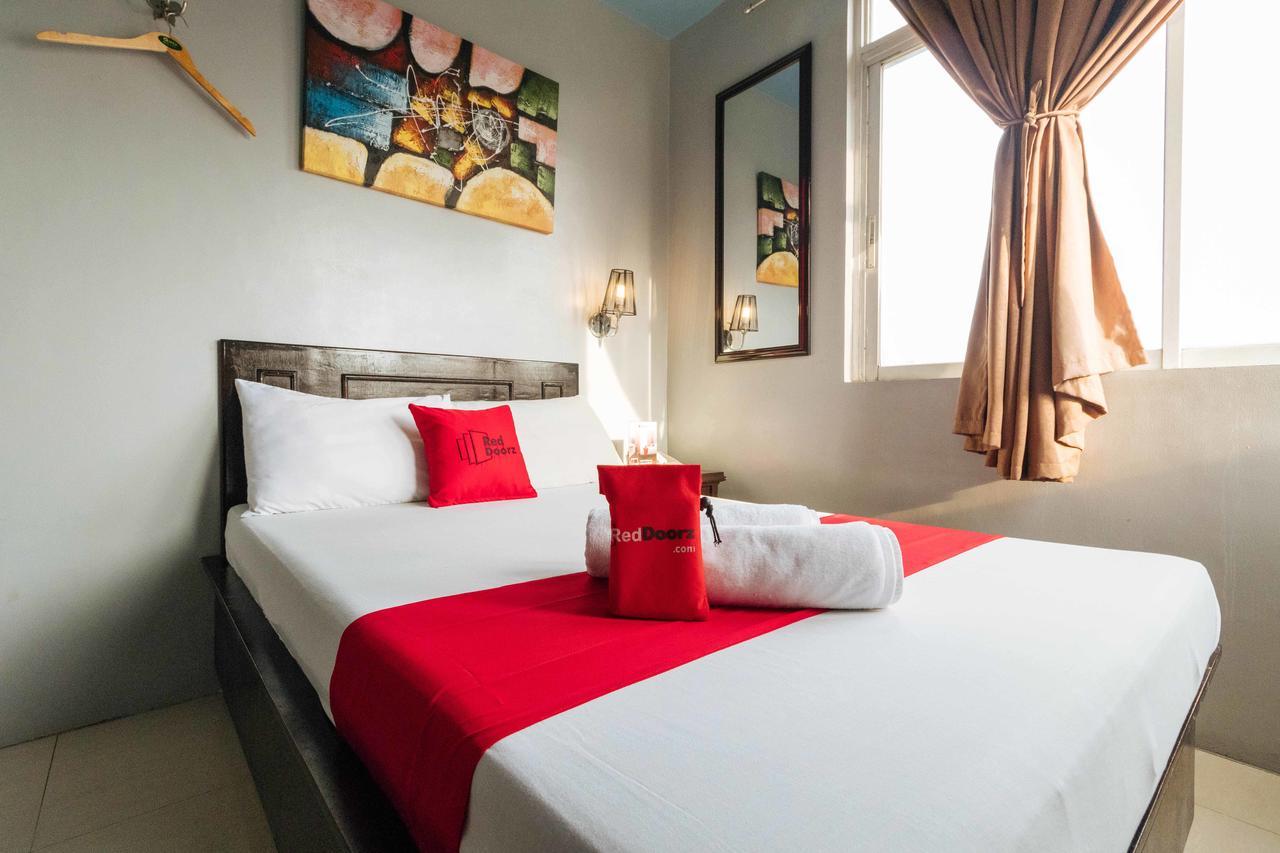Reddoorz Plus @ Tayuman Manila Bagian luar foto