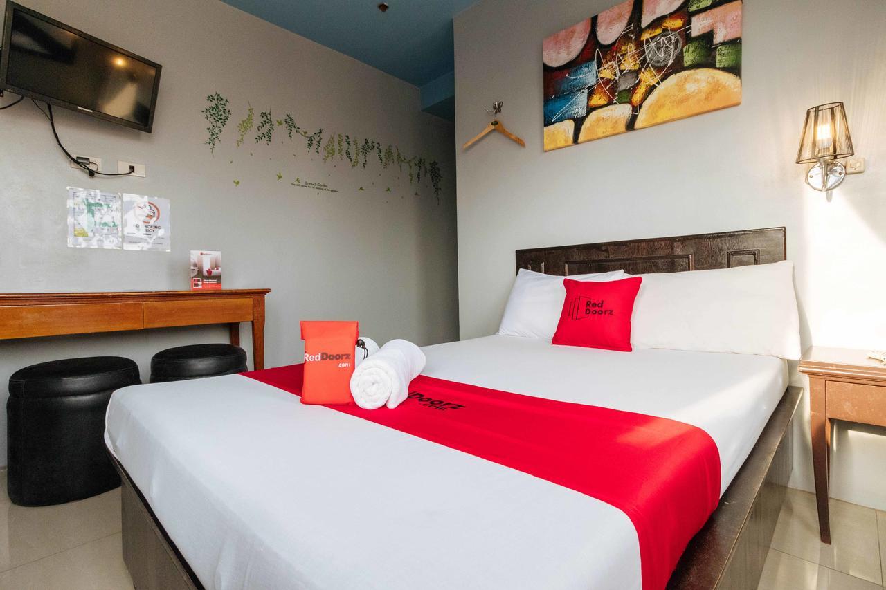 Reddoorz Plus @ Tayuman Manila Bagian luar foto