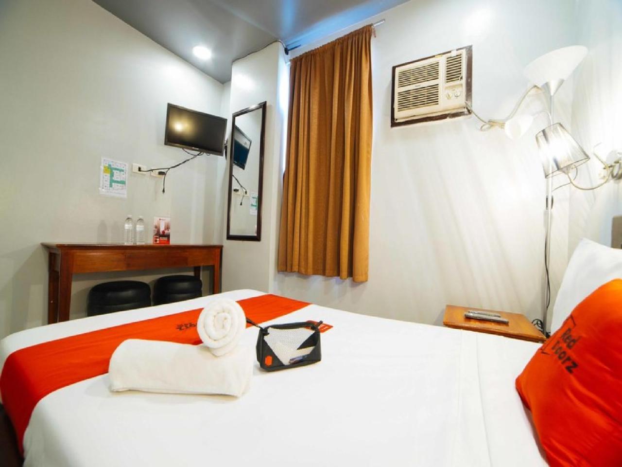 Reddoorz Plus @ Tayuman Manila Bagian luar foto